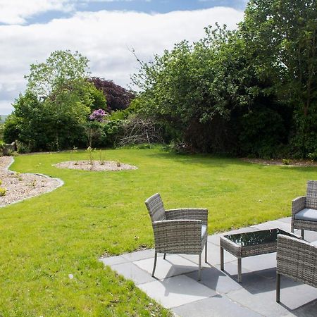Dingle Garden Townhouse Bed & Breakfast Exterior foto The garden of the house