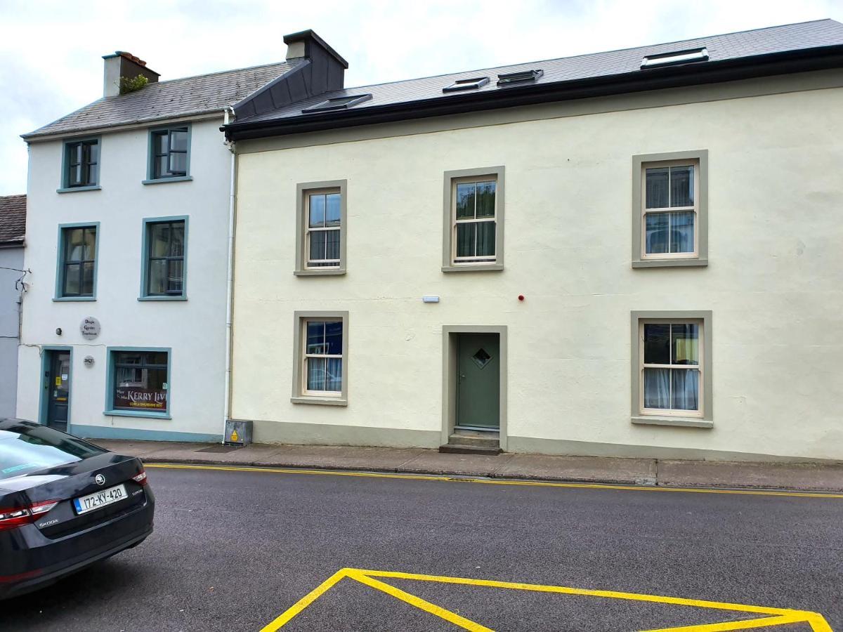 Dingle Garden Townhouse Bed & Breakfast Exterior foto The former National School in 2019