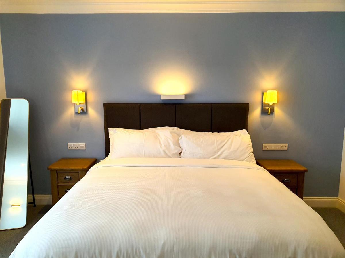 Dingle Garden Townhouse Bed & Breakfast Exterior foto A bedroom at the hotel