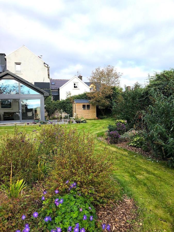 Dingle Garden Townhouse Bed & Breakfast Exterior foto The garden of the house