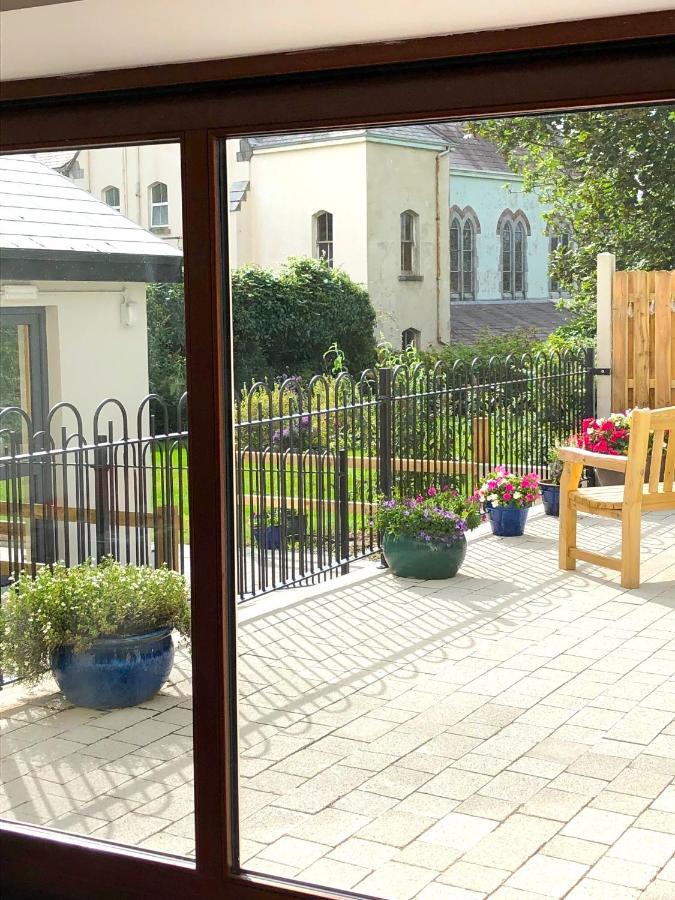 Dingle Garden Townhouse Bed & Breakfast Exterior foto The garden of the former home of the 11th Duke of Grafton