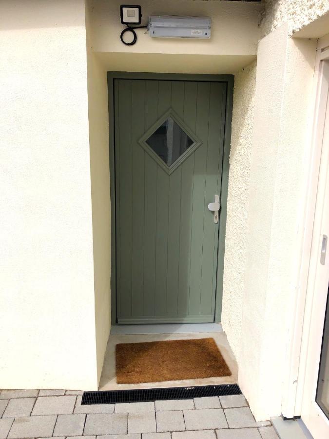 Dingle Garden Townhouse Bed & Breakfast Exterior foto A composite door