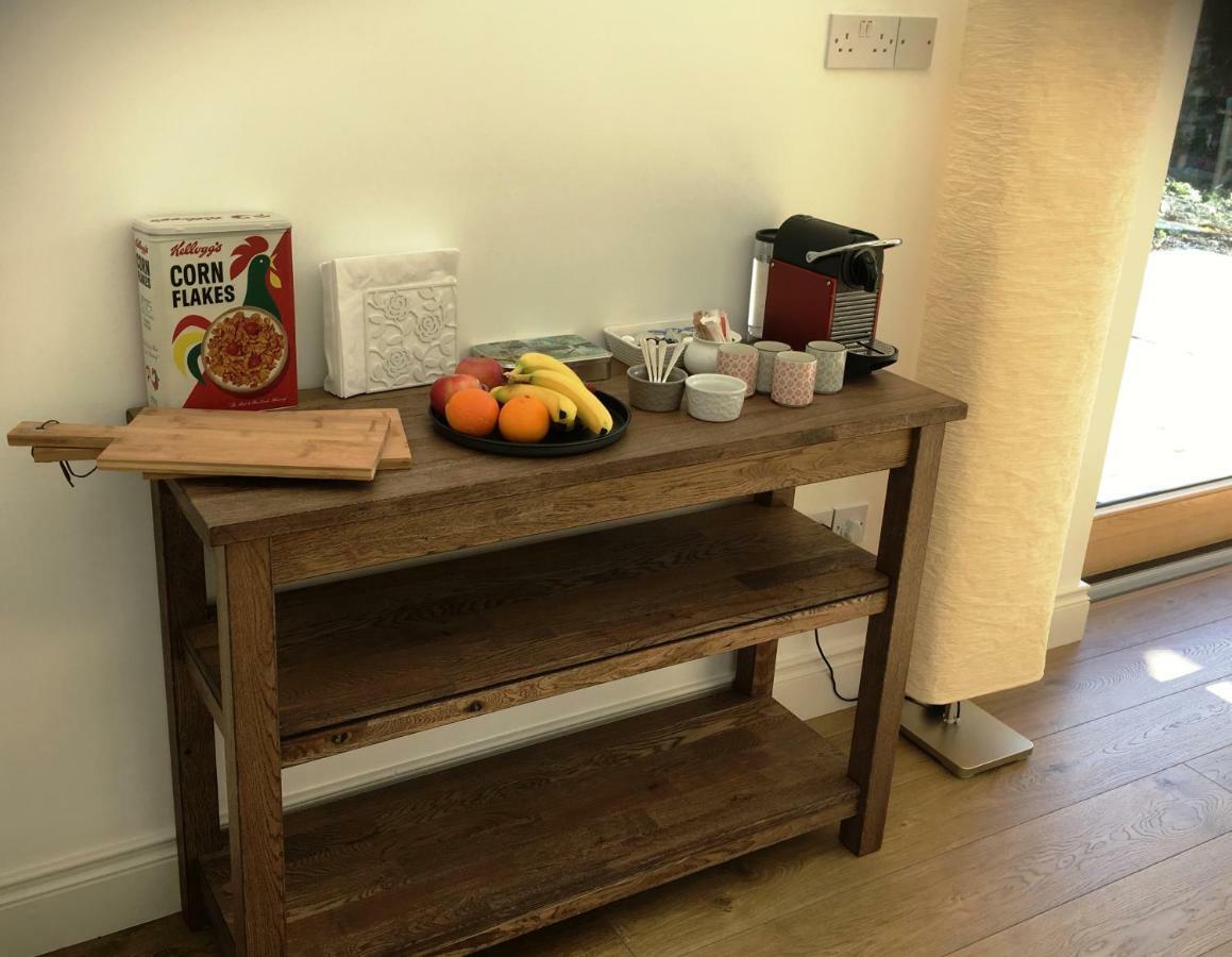 Dingle Garden Townhouse Bed & Breakfast Exterior foto A coffee table with a coffee machine