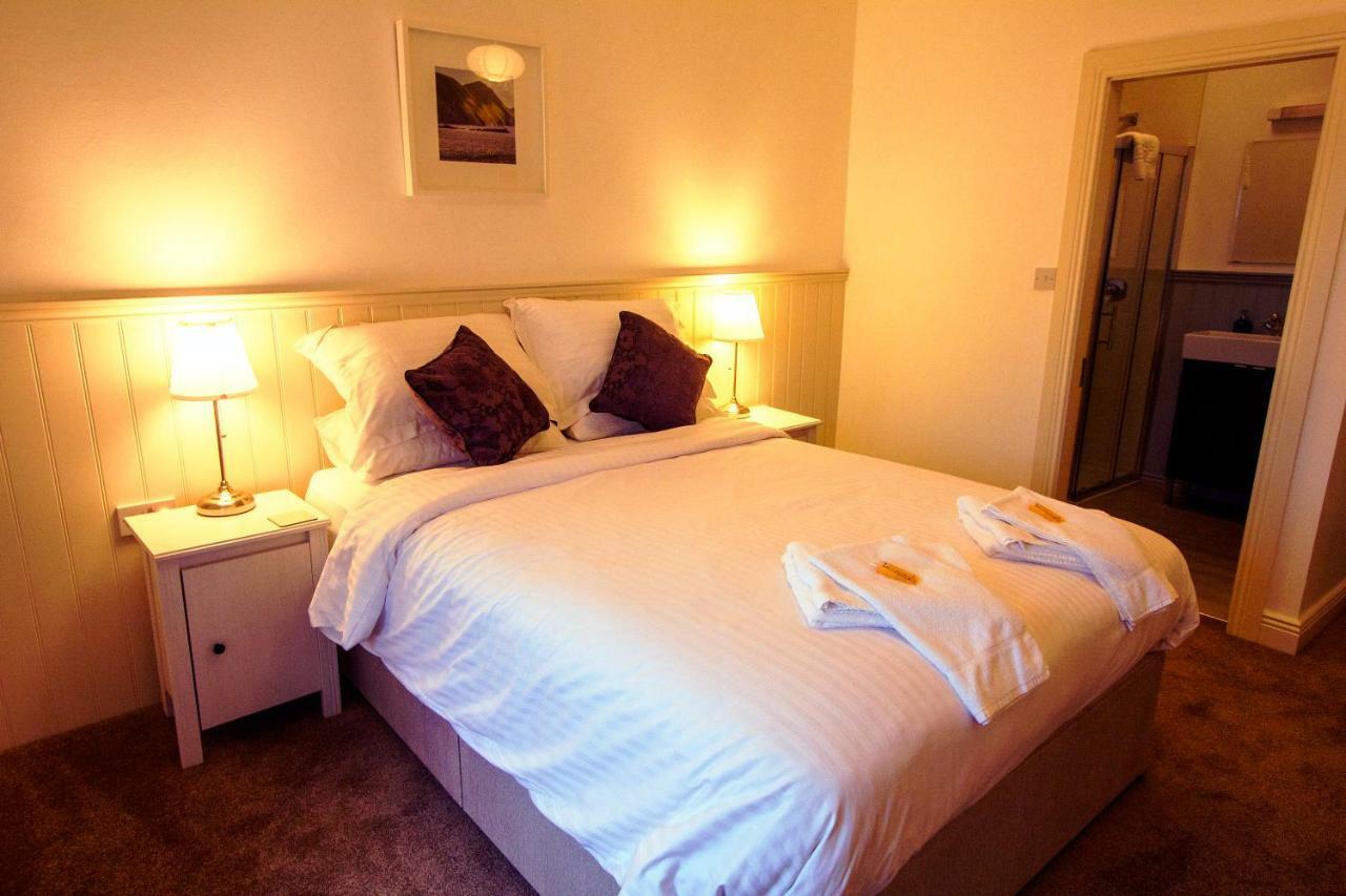 Dingle Garden Townhouse Bed & Breakfast Exterior foto A bedroom at the hotel